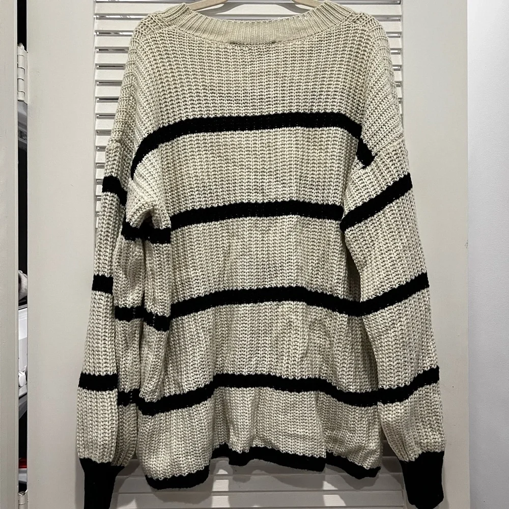 Boutique Black and White Ballon Sleeve Sweater 3X - Picture 4 of 4